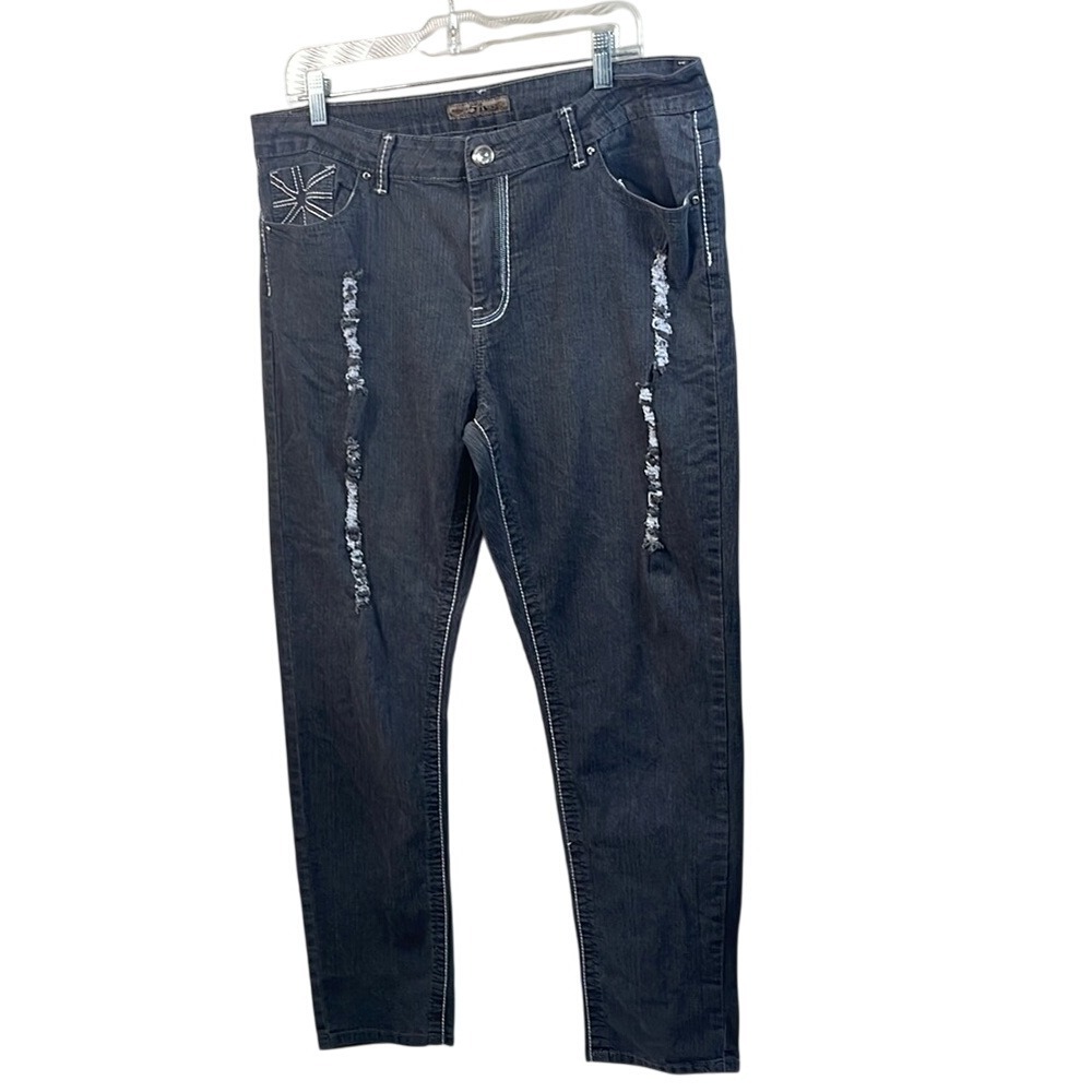 Men's Gruge Distressed Blue Jeans size 22‎